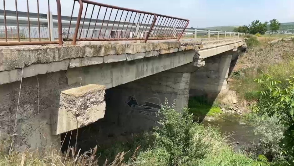 podul de la Dumești din Iași, fără parte pietonală.