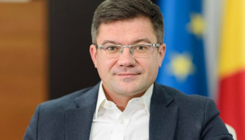 Președintele CJ Iași și fost ministru al Mediului, Costel Alexe, a fost trimit în judecată luni, de către DNA, pentru luare de mită și instigare la delapidare