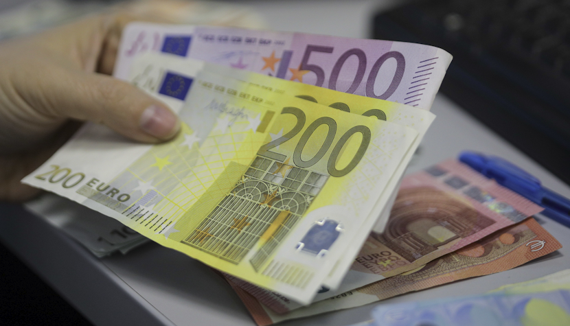 Moralul mediului de afaceri german a înregistrat o scădere peste aşteptări în luna iulie. bani euro