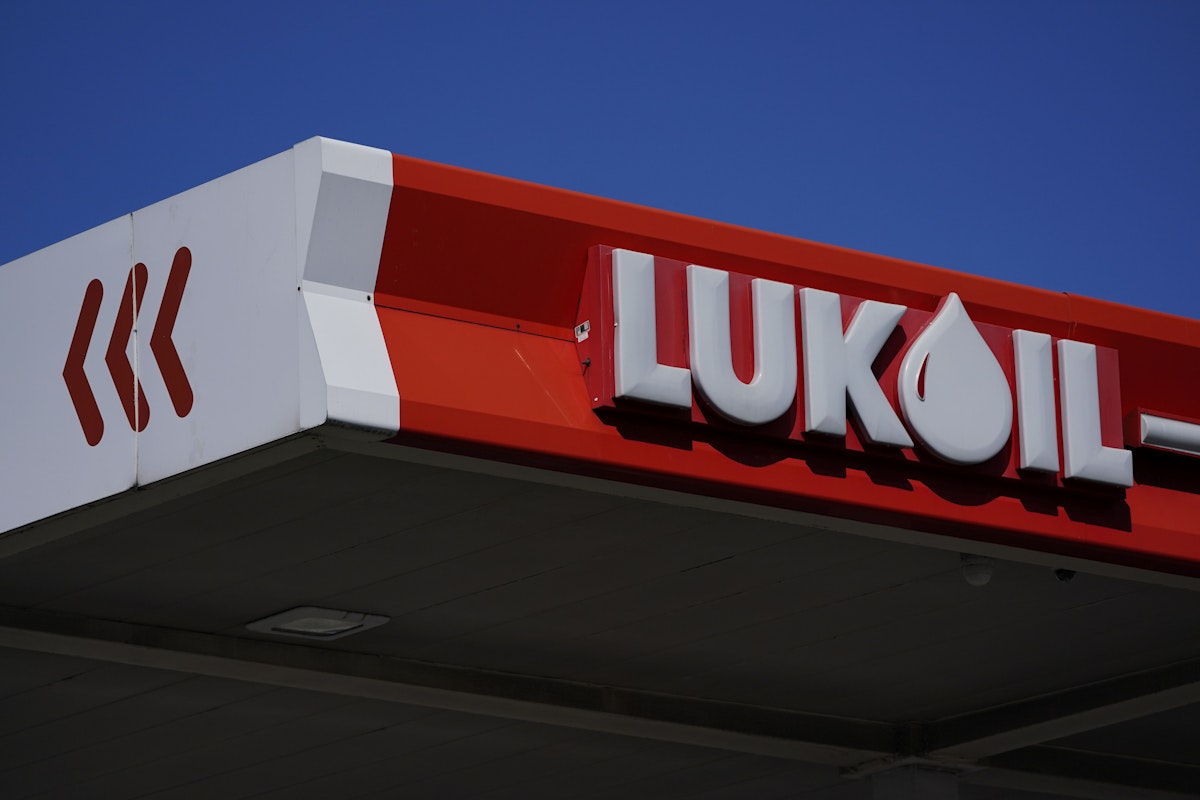 SUA prelungește derogarea pentru benzinăriile Lukoil, menținând activitatea internațională