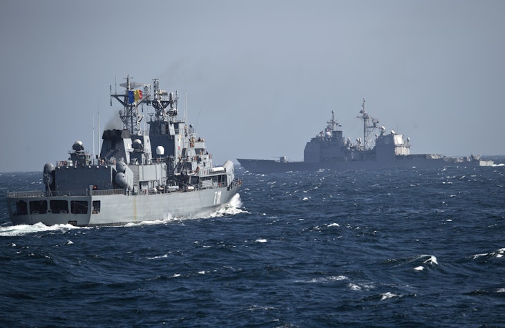 nave militare