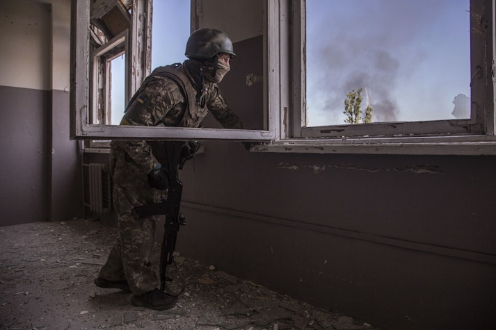 militar la geam