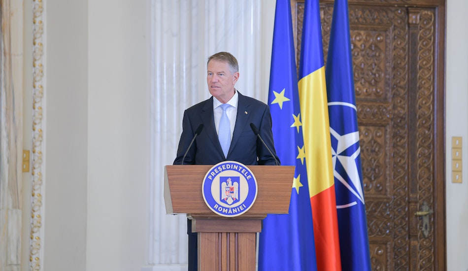 Președintele României spune că tricolorul reprezintă un liant puternic între prezent, trecut şi viitor