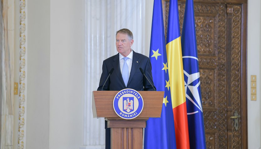 Klaus Iohannis, mesaj transmis de Ziua Drapelului Președintele României spune că tricolorul reprezintă un liant puternic între prezent, trecut şi viitor