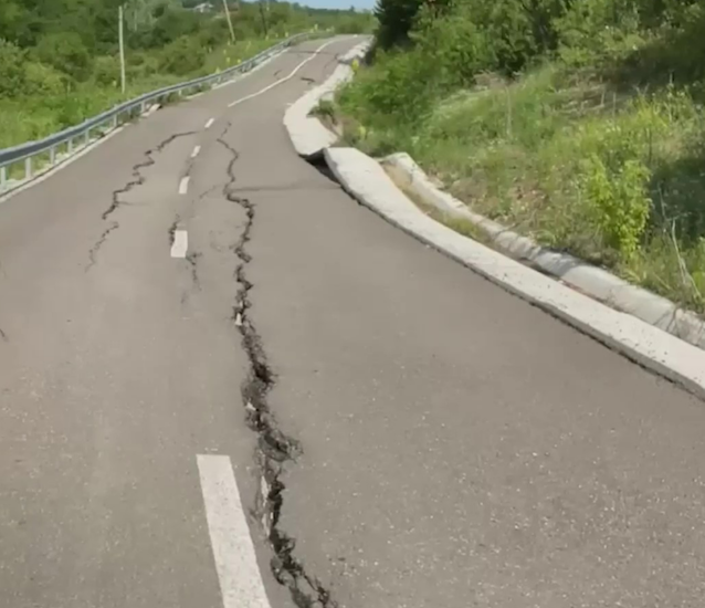 Alunecări de teren pe un drum din Iași