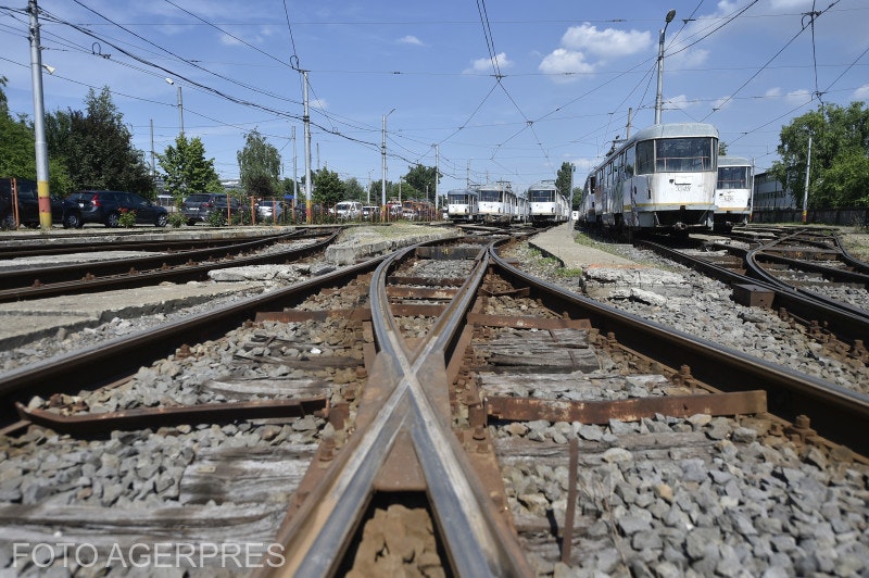 Lucrările la o linie de tramvai din București, oprite după descoperirea unor ziduri vechi