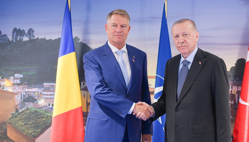Întâlniți la Summit-ul NATO de la Madrid, Klaus Iohannis și Recep Tayyip Erdogan au abordat mai multe domenii, printre care și fotbalul. Klaus Iohannis Erdogan Summit NATO Madrid Turcia Romania