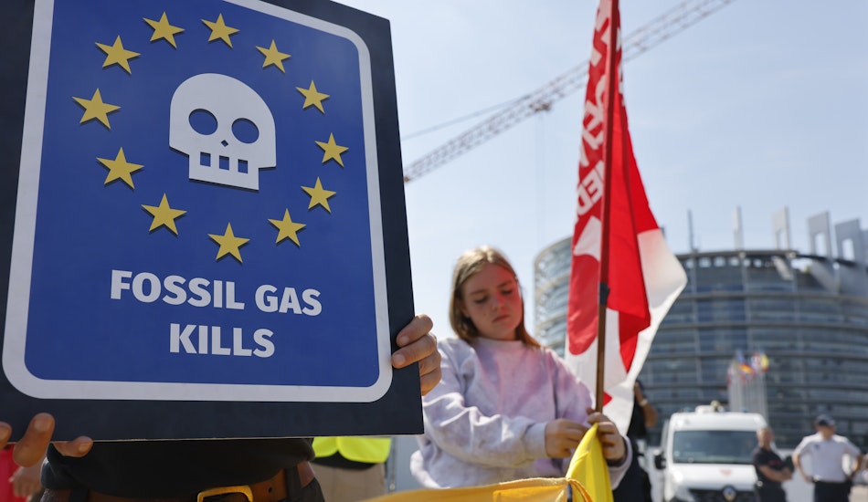 Activiștii pentru climă au protestat în fața Parlamentului European
