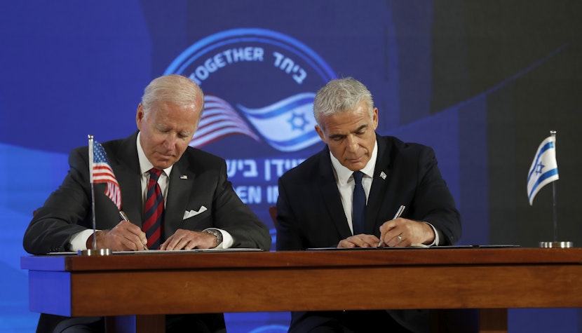 „Continui să cred că diplomația este cea mai bună modalitate de a obține acest rezultat (prevenirea dezvoltării de capacități nucleare de către Iran, n.red.)”, a afirmat Joe Biden. Joe Biden Yair Lapid Israel