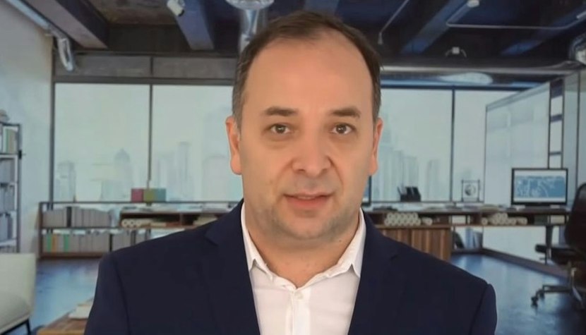 Românii cu rate la bănci scot mai mulți bani din buzunar Pot plăti un credit și de trei ori mai mult