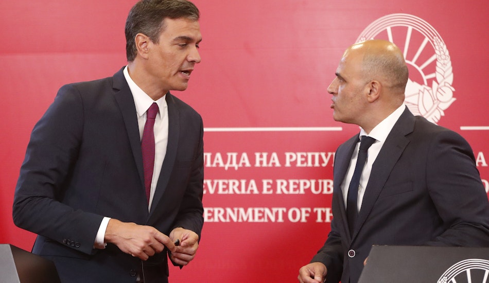 Premierul spaniol Pedro Sanchez și premierul Macedoniei de Nord, Dimitar Kovacevski, au discutat în timpul unei conferințe de presă comune 