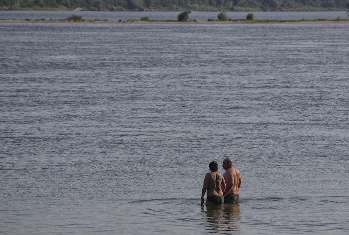 oameni in dunare