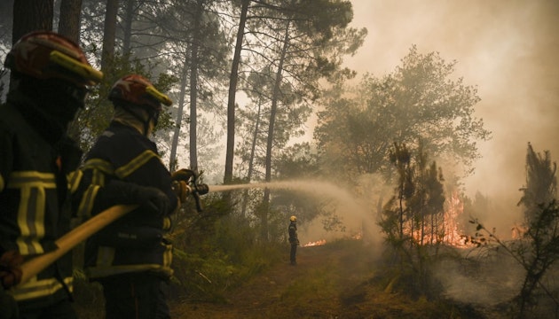pompieri români, incendiu franta