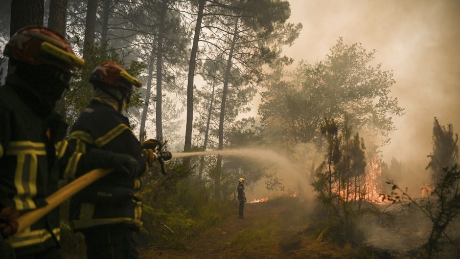 pompieri români, incendiu franta