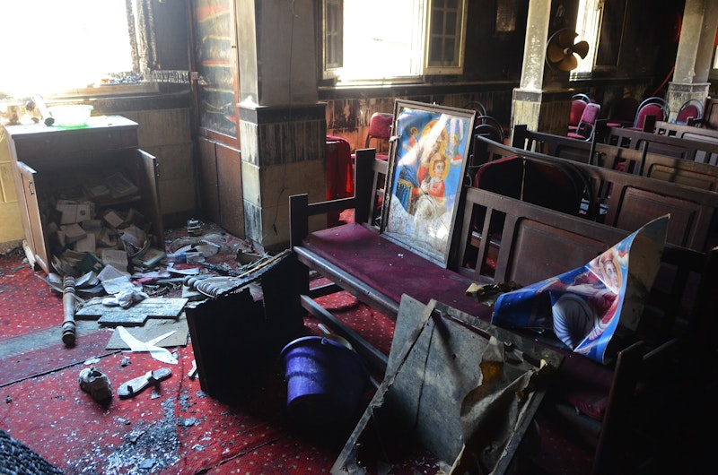 Imagine din interiorul bisericii din Cairo în care a izbucnit incendiul
