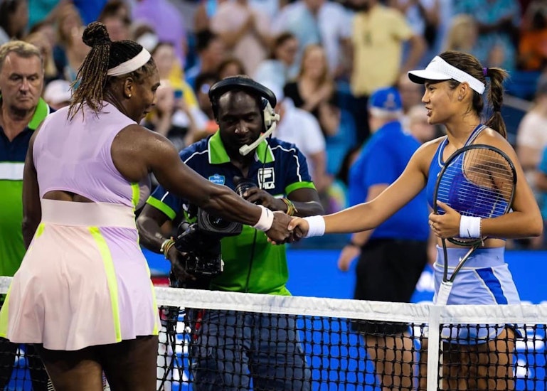 Emma Răducanu a învins-o pe Serena Williams la Cincinnati
