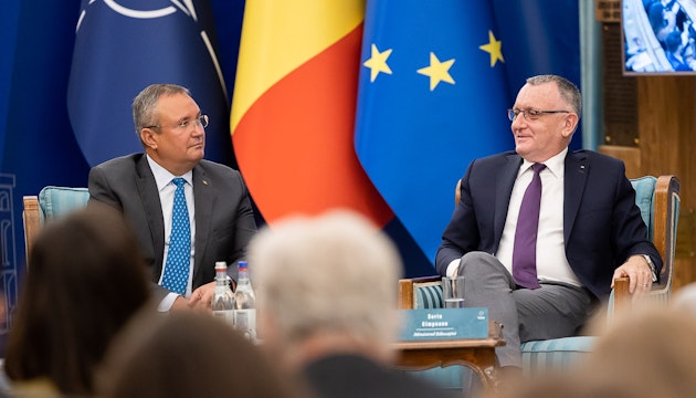 Premierul Nicolae Ciucă, alături de Sorin Cîmpeanu, ministrul Educației