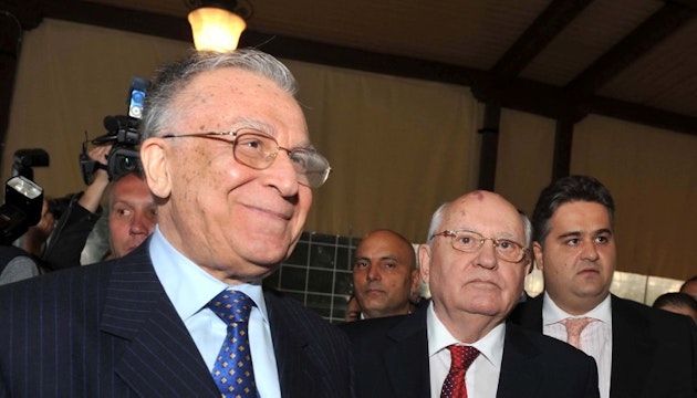 Fostul președinte Ion Iliescu, alături de Mihail Gorbaciov