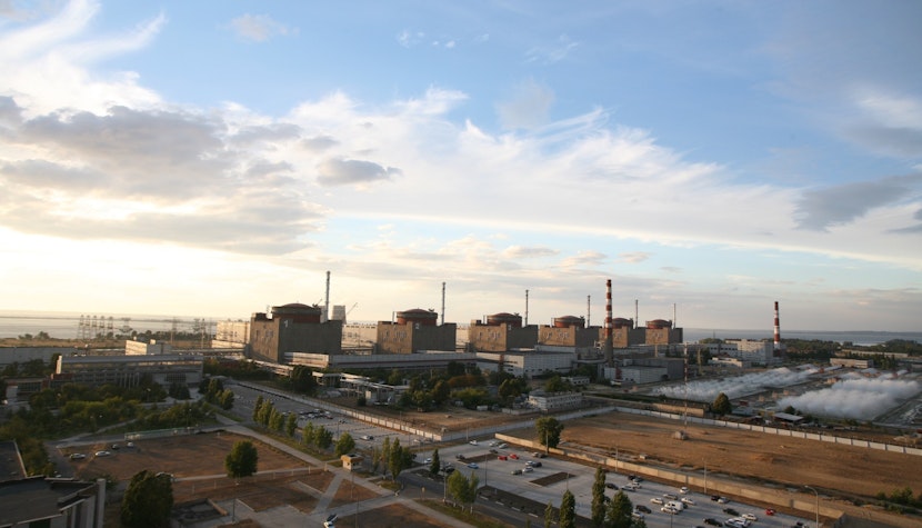Unul dintre reactoarele centralei nucleare de la Zaporojie, oprit din cauza bombardamentelor