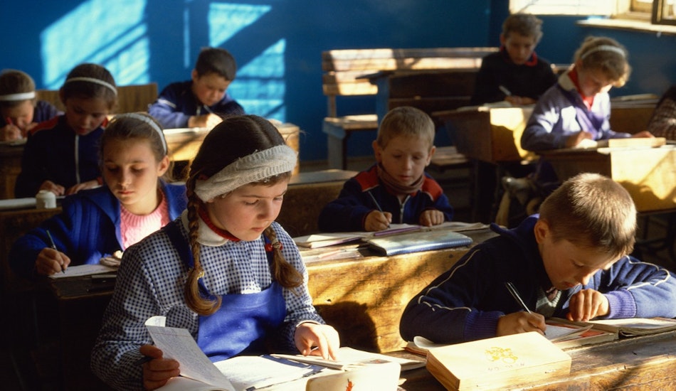 În Iași, copiii merg la școală în clădiri fără autorizații sanitare