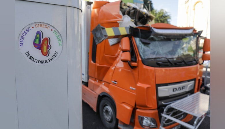 TIR blocat la Pasajul Unirii.