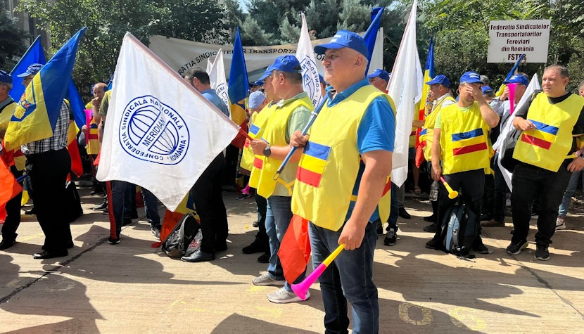 În intervalul orar 10:45-12:45, sindicaliştii protestează la sediile Ministerului Transporturilor şi Infrastructurii. sindicate cfr