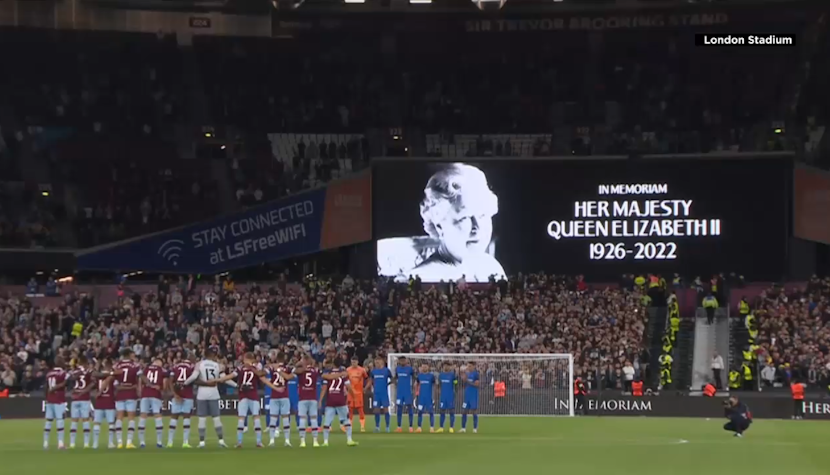 Suporterii cluburilor West Ham și Manchester United au intonat „God Save the Queen”, imnul Angliei stadion