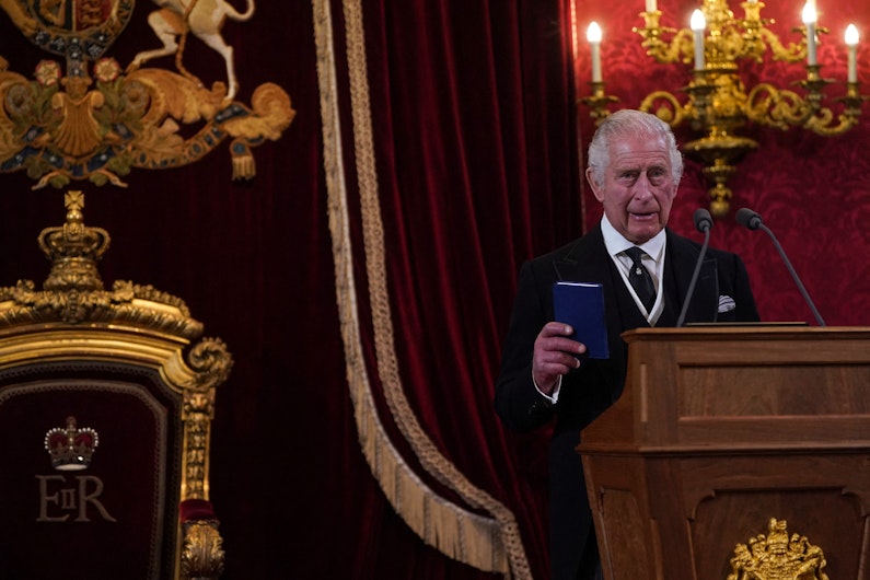 Regele Charles al III-lea, în momentul depunerii jurământului