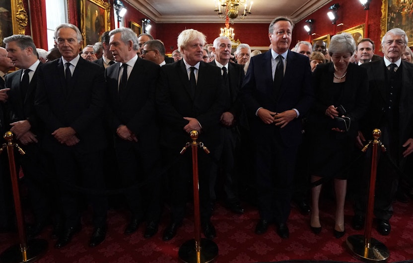 Foștii premieri Tony Blair (al doilea în stânga), Gordon Brown, Boris Johnson (centru), David Cameron (al patrulea în dreapta), Theresa May și John Major, prezenți la ceremonie