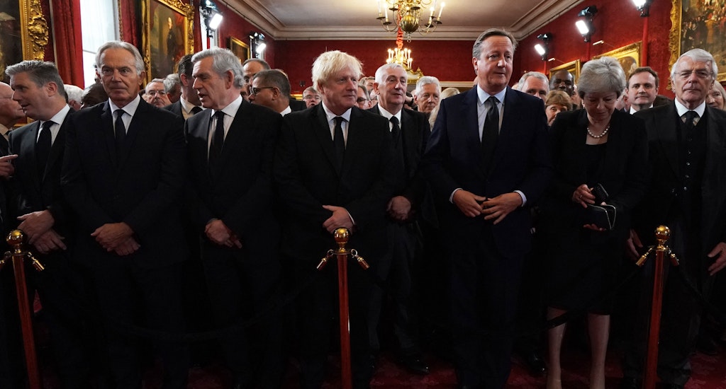 Foștii premieri Tony Blair (al doilea în stânga), Gordon Brown, Boris Johnson (centru), David Cameron (al patrulea în dreapta), Theresa May și John Major, prezenți la ceremonie