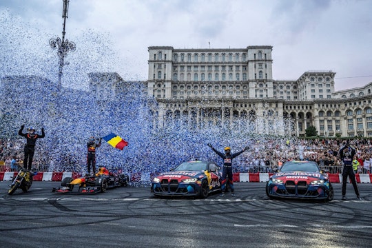 Show-ul de la București i-a impresionat pe spectatori.