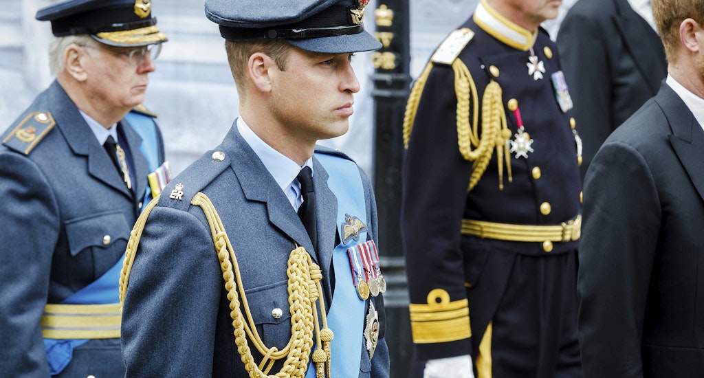 William, Prințul de Wales, în haină militară, la funeraliile Reginei Elisabeta a II-a