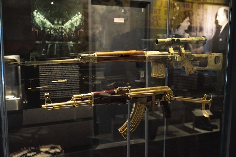 ak-47 din aur muzeul cia