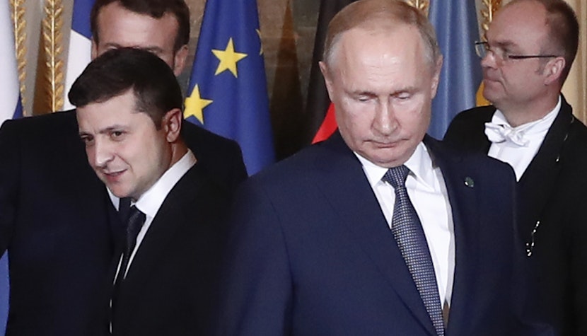 Volodimir Zelenski și Vladimir Putin, la o reuniune din 2019, organizată la Palatul Elysee. Zelenski si Putin