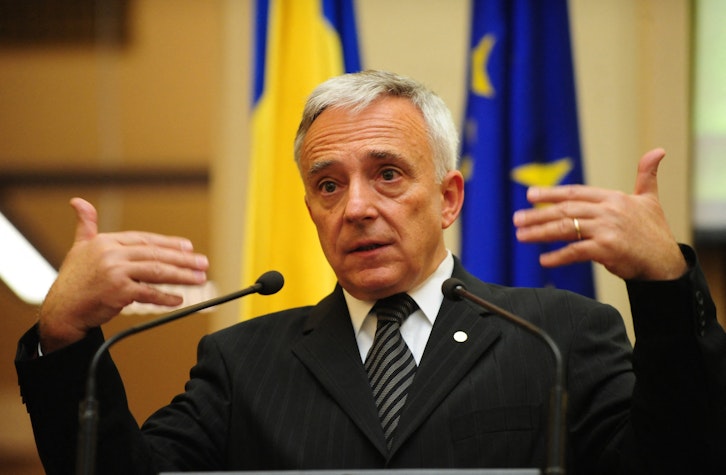Mugur Isărescu