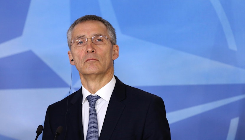 Secretarul general al NATO, Jens Stoltenberg, a criticat „atacurile oribile ale Rusiei asupra infrastructurii civile din Ucraina”. Jens Stoltenberg NATO
