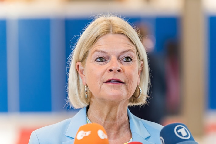 Klaudia Tanner, ministrul austriac al Apărării