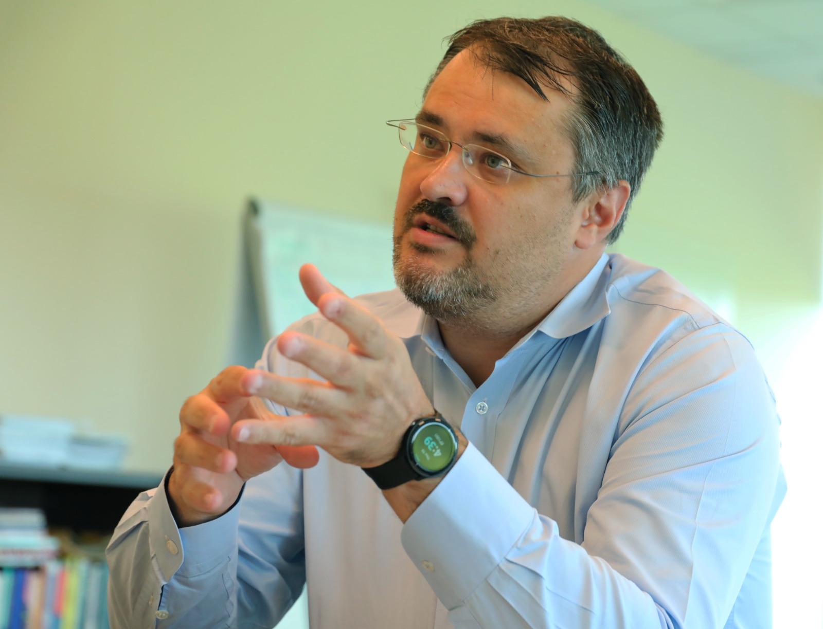 Ghinea reacționează după ce Ciolacu a cerut desecretizarea PNRR. „Tot ...