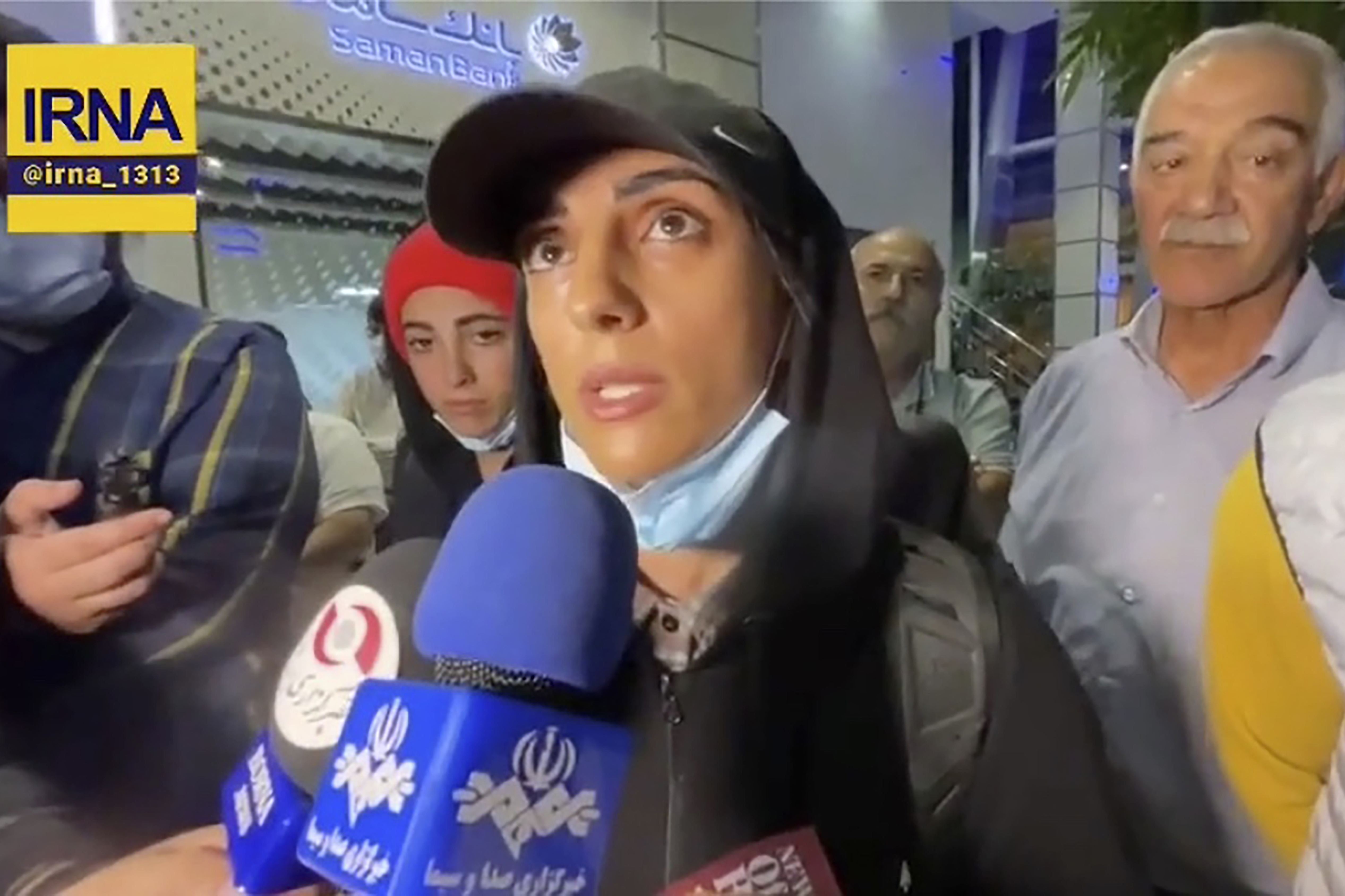 Elnaz Rekabi, Iran, hijab