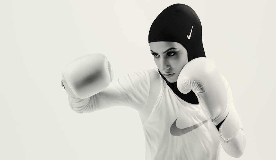 Nike a propus un hijab special creat pentru ele, dintr-un material care le permite să respire în timpul mișcării