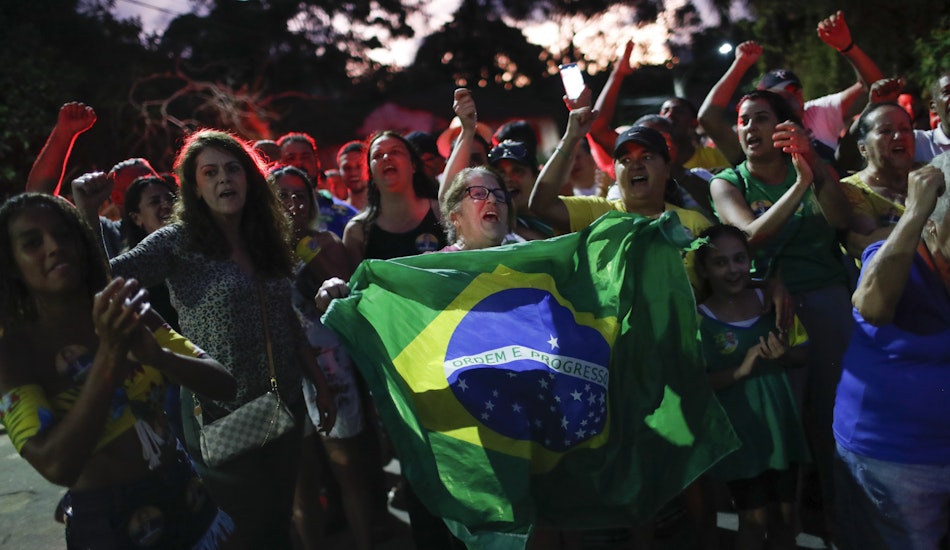 Manifestatii pe străzile din Brazilia înaintea turului doi al alegerilor prezidențiale