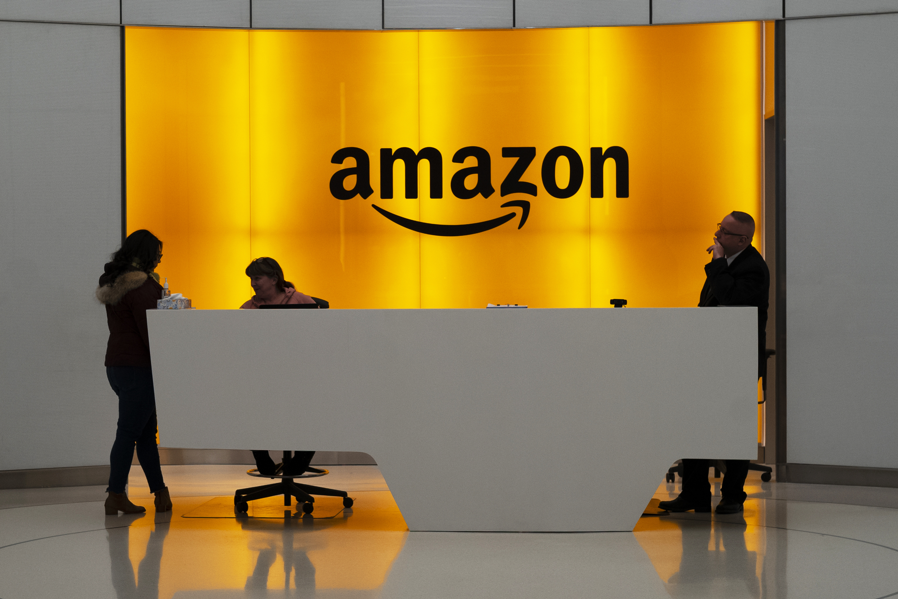 Amazon face concedieri masive. 10.000 de angajați vor fi dați afară