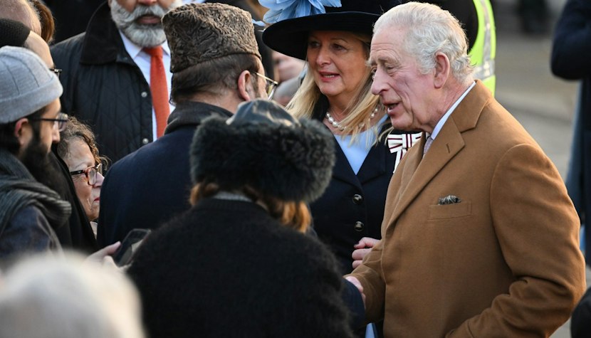 Un bărbat a fost arestat după ce a aruncat un ou spre regele Charles al III-lea Regele Charles