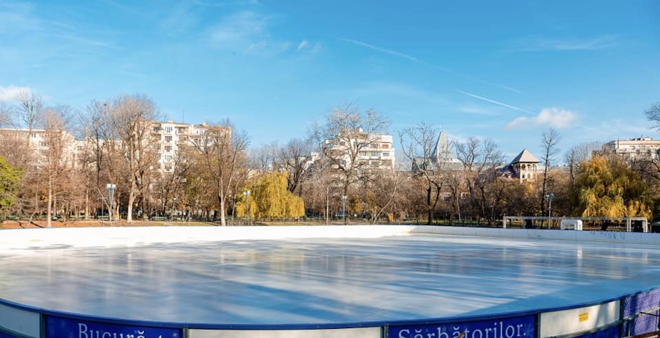 Patinoarul Cișmigiu se deschide luni. Acces gratuit pentru copiii cu vârste de până la 5 ani