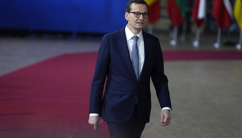 Polonia amână aprobarea ajutorului UE pentru Ucraina întrucât este la pachet cu impozitul minim pentru multinaţionale Mateusz Morawiecki
