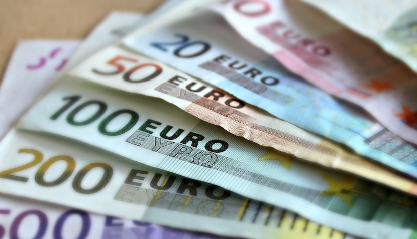 Impozitul minim de 15% pentru multinaționale, adoptat de Uniunea Europeană. De când va fi aplicată măsura euro