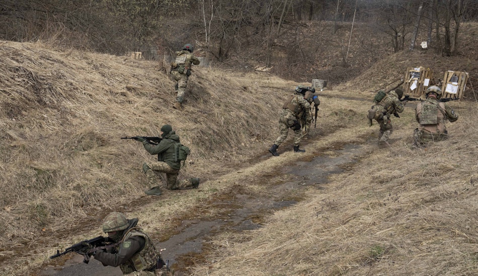 Militari ucraineni, participând la un antrenament