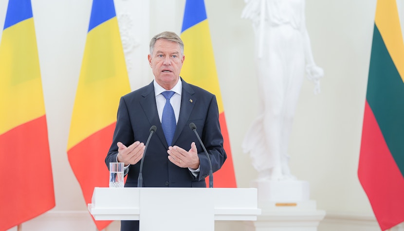 Klaus Iohannis, criticat pentru că nu e prezent la Forumul de la Davos