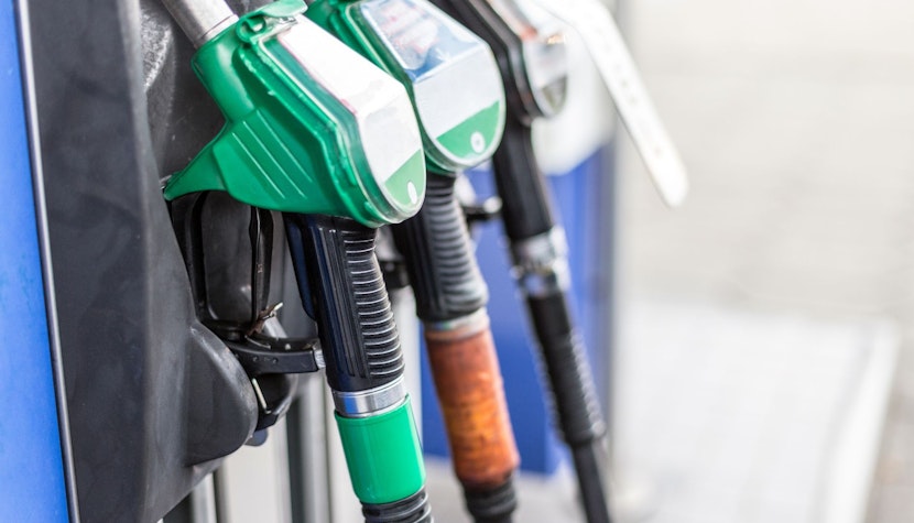 Petrom, liderul pieței de distribuție a carburanților, a scumpit din nou benzina. Este a treia scumpire în mai puțin de o săptămână. Prețul a urcat cu 5 bani pe litru. benzina