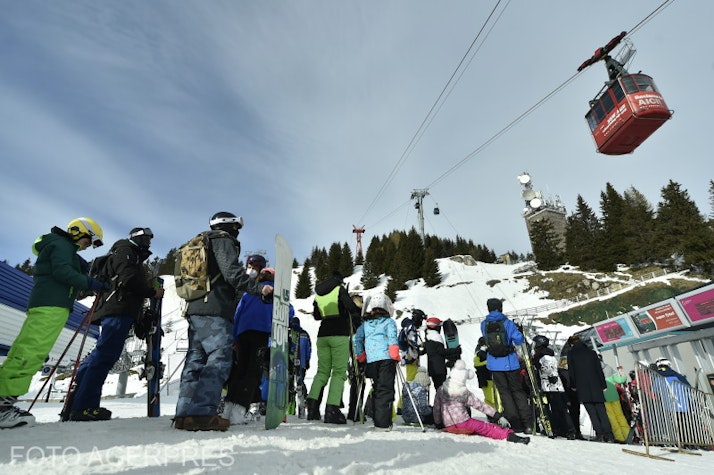 coada turisti schi sinaia